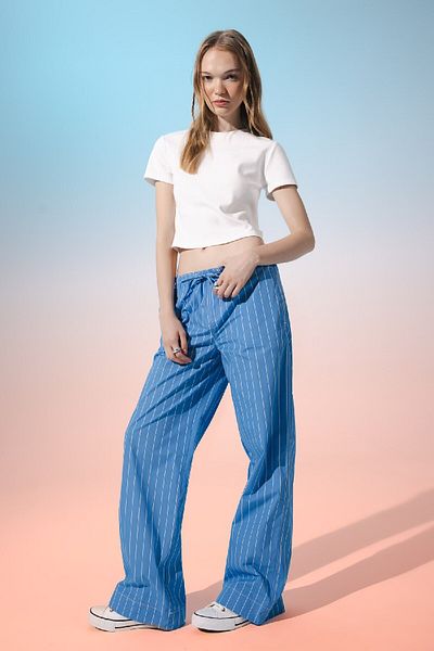 DeFacto Cool Fitted Crew Neck Ribana Basic Plain Krátký rukáv Bílé tričko T9631az24au