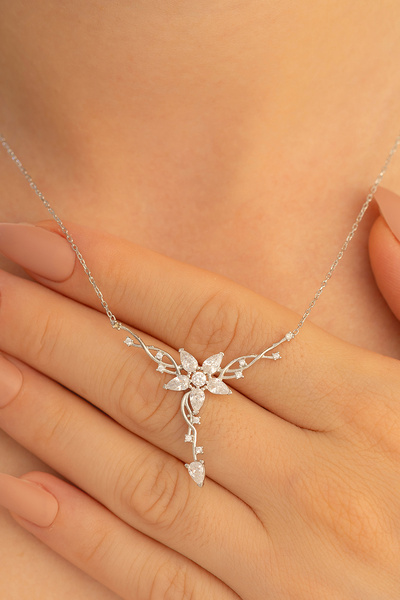 OSMANLI GÜMÜŞ Kadın Gümüş Kolye - Zirkon Taşlı Çiçek Motifli Gümüş Kolye