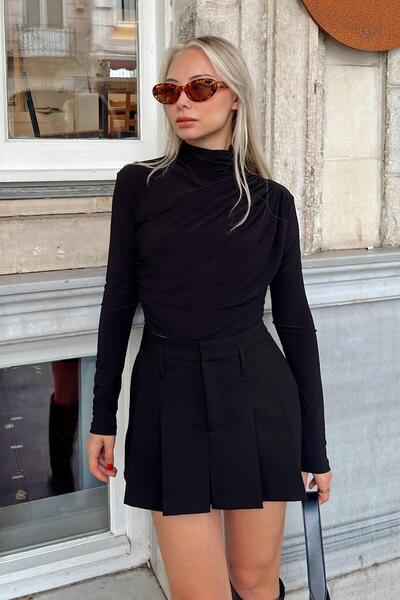 Swist Siyah Yarım Balıkçı Omuz ve Bel Drapeli Kadın Bluz Crop