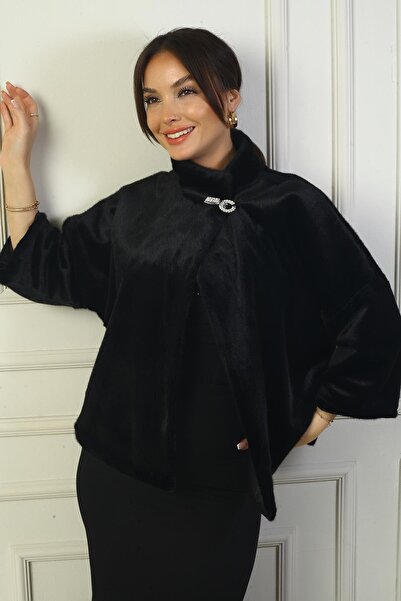 By Saygı Γυναικείο γούνινο μπουφάν με πέτρινη πόρπη