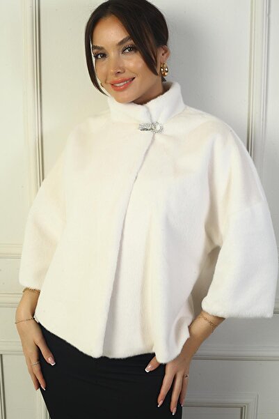 By Saygı Γυναικείο γούνινο μπουφάν με πέτρινη πόρπη