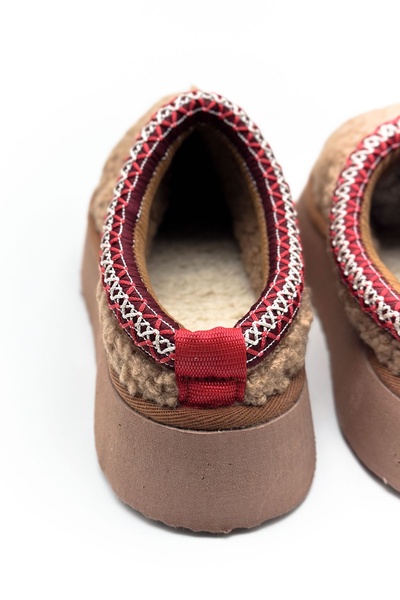 Shoebutik Curly Biscuit Color Plush Slippers