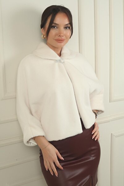 By Saygı Γυναικείο γούνινο παλτό με πέτρινη αγκράφα