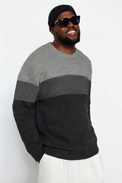 Trendyol Collection Plus Size Gray Knitwear Sweater - Slim Fit, Crew Neck, Color Block Tmnaw25An00002