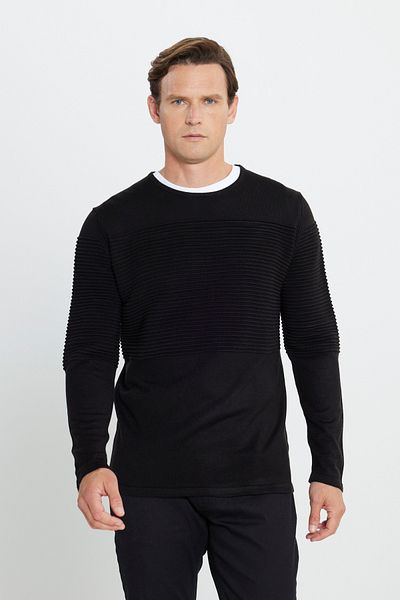 AC&Co / Altınyıldız Classics Schwarzer, pillingfreier, strukturierter Strickpullover mit Rundhalsausschnitt in Standard-Passform für Herren