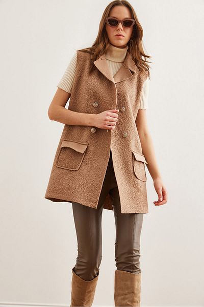 Olalook Damen Camel Buttoned Pocket Boucle VestYLK- 19000050