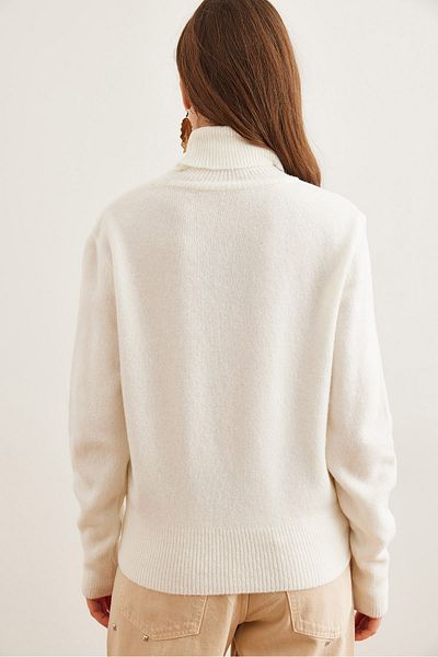 Olalook Women's Ecru Turtleneck Soft Textured Knitwear Sweaterkzk- 19000897