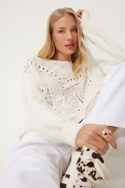 Happiness İstanbul Cremefarbener, durchbrochener Strickpullover für Damen mit Spitzendetail – KL00005