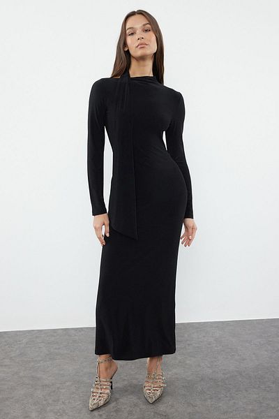Trendyol Collection Elastyczna czarna sukienka maxi z dzianiny – prosta halter TWOAW25EL00107