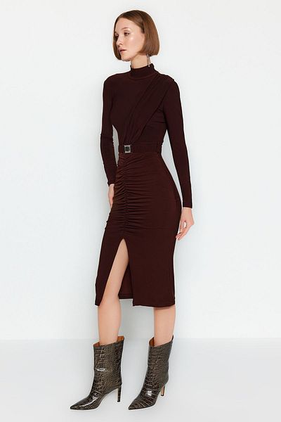 Trendyol Collection Καφέ πλεκτό φόρεμα με ψηλό γιακά με ντραπέ, ζωσμένο πλεκτό TWOAW22EL0434
