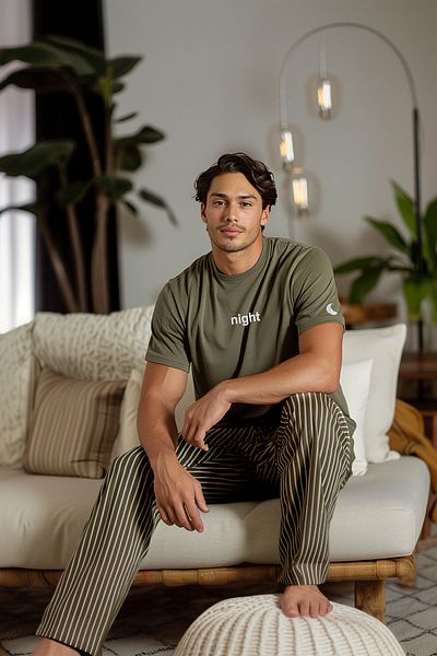 Trendyol Collection Khaki-Pyjama-Set für Herren – Normale Passform, bedruckt, Übergröße TMNAW25AI00001