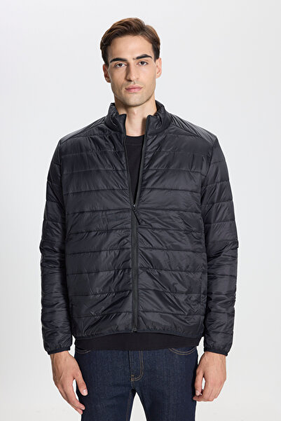 George Henry Winddichter, warmer, ultraleichter, standardmäßiger Herrenmantel mit Stehkragen in Schwarz