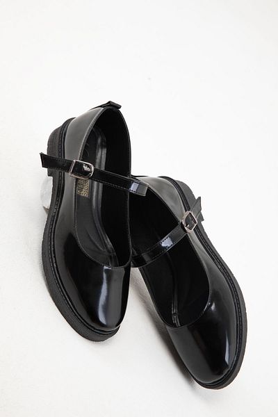 SOHO Schwarze Damen-Freizeitschuhe aus Lackleder – 20069