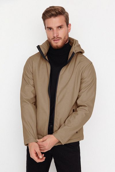 Trendyol Collection Ανδρικό μπεζ παλτό εξωτερικού χώρου - Αποσπώμενη κουκούλα με φερμουάρ, ανθεκτικό στον αέρα και στο νερό TMNAW22MO0118