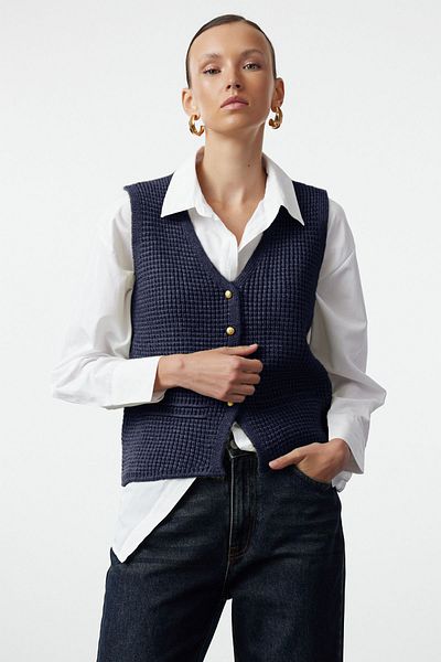 Trendyol Collection Sötétkék V-nyakú, puha textúrájú mellény - gombokkal, TWOAW25YE00013