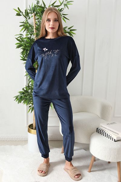 Trendyol Collection Námořnická modrá výšivka srdce a slogan, sametová pletená sada pyžama Thmaw25Pt00239
