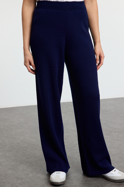 Trendyol Modest Μπλε Navy με διπλό στήθος με ζώνη με κεντημένο πλεκτό κάτω-κορυφή σετ TCTAW25US00095