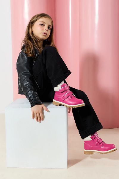 TRENDYOL SHOES Fuchsiové dievčenské čižmy na suchý zips TAKAW25BO00047