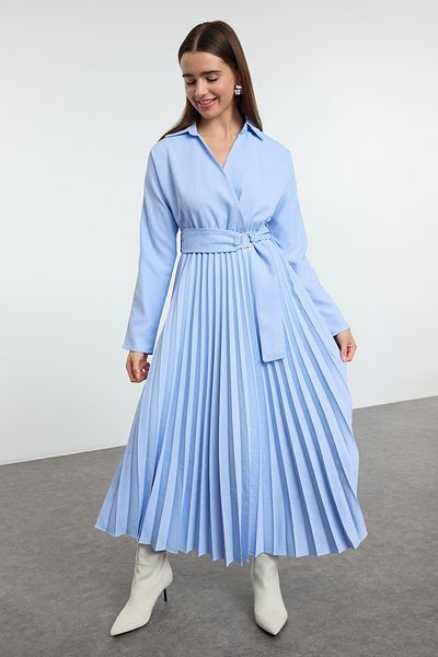 Trendyol Collection Modré maxi šaty s plisovanou sukní a páskem – dvouřadý límec Twoaw25El00234