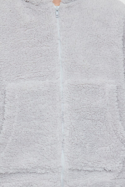 Trendyol Collection Světle šedá plyšová mikina na zip s kapucí – tlustá pletená Twoaw25Sw00238