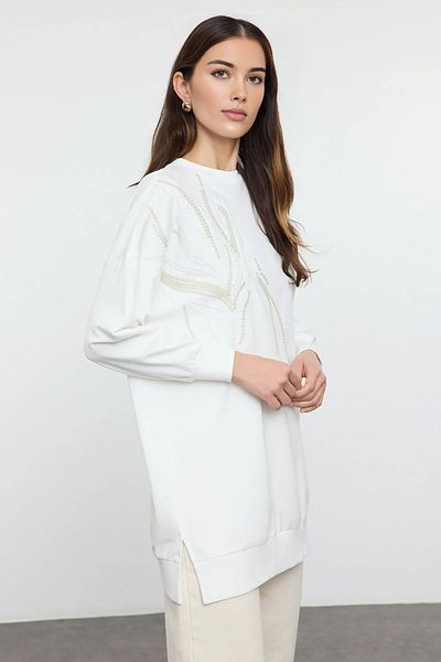 Trendyol Modest Ecru gestricktes Sweatshirt – Stickerei-Detail, TCTAW25TW00012