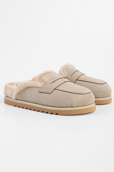 Shoeberry Beige Wildleder-Plüsch-Damenhausschuhe – flaches Design mit Fuzzy-Innenseite