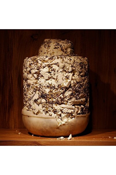 Van Yöresel Ürünleri Orijinal Toprak Altı Otlu Van Küp Peyniri 1 Kg