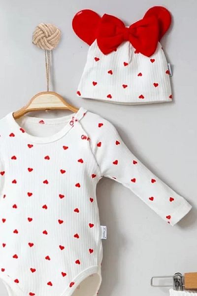 nedo7 3-Piece Baby Girl Set with Heart Patterned Hat