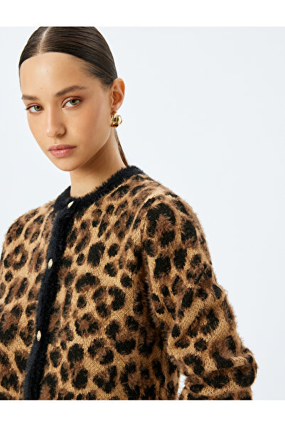 Koton Zlatý detail knoflíků, dlouhé rukávy, kulatý výstřih, leopardí vzor, ​​plyšový cardigan