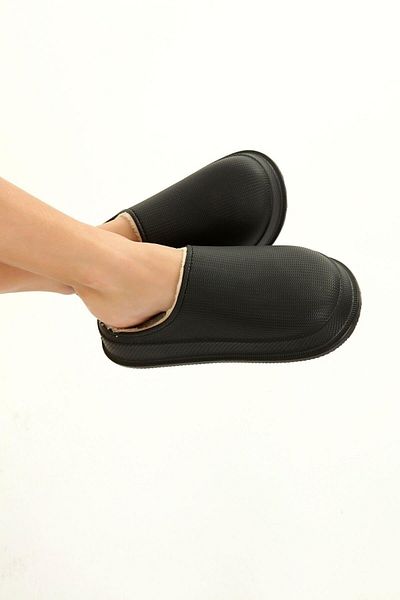 Beyond Wander Matte Faylon Sole Unisex Μαύρες Παντόφλες Σπίτι - 4cm Γούνινο Εσωτερικό Λεπτομέρεια Byndfay01