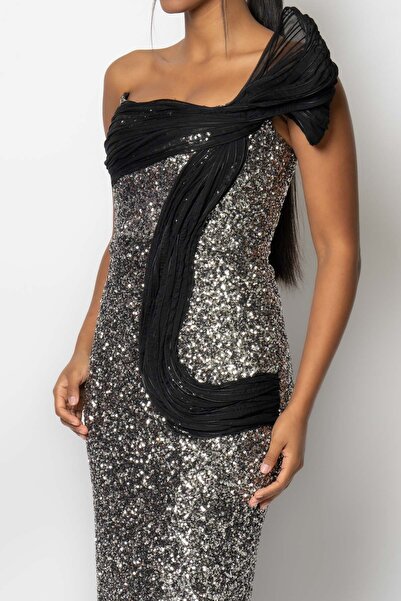 RENGIN Omuzdan beline pileli şifon detaylı payet abiye elbise