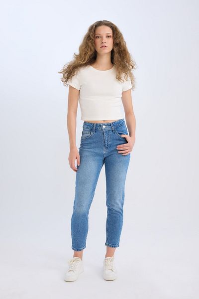 DeFacto Lina Comfort Mom High Waist Knöchellange, waschbare Jeanshose E3439AXNS