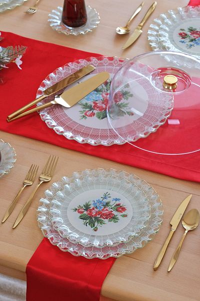 Glore Maudie Gold Gilded 6-Person 34-Piece Cake Serving Set