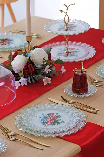 Glore Maudie Gold Gilded 6-Person 34-Piece Cake Serving Set