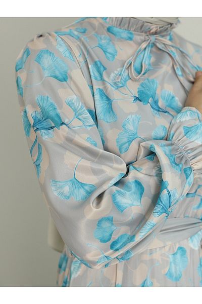 Modamorfo Rochie din satin de matase - guler salata, model cu piese, albastru