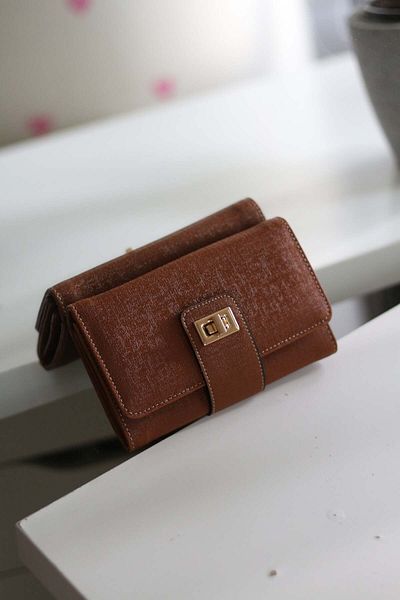 Moom Bag Дамски портфейл с детайли в кафяво златисто