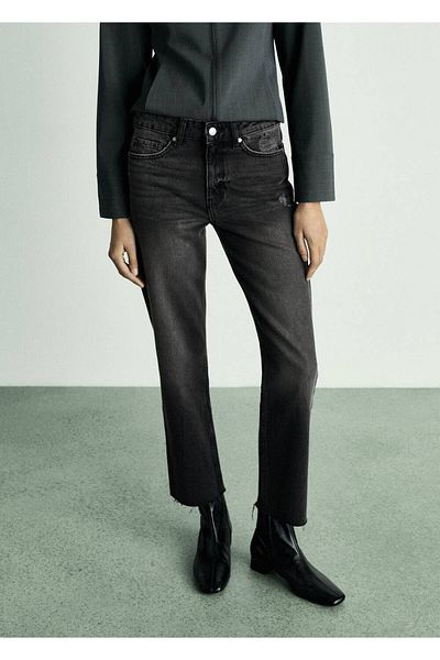 MANGO Woman Schwarze, gerade geschnittene Crop-Jeans