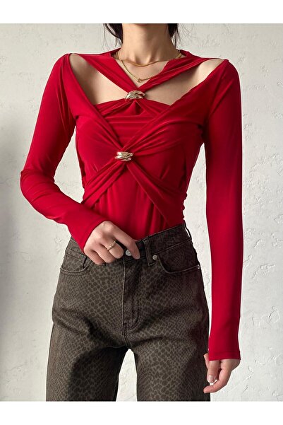 Bade Butik Kırmızı Dekolteli Toka Detaylı Bluz