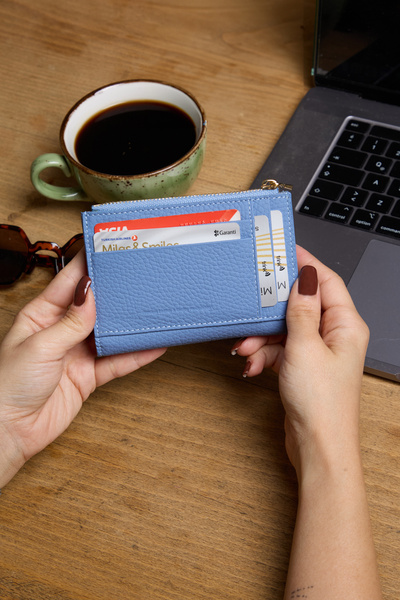 REWİNA Модель 9756 - Жіночий гаманець з натуральної шкіри блакитного кольору з блискавкою