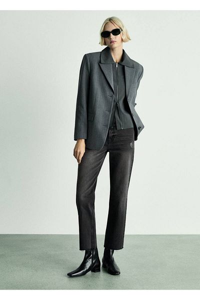 MANGO Woman Schwarze, gerade geschnittene Crop-Jeans