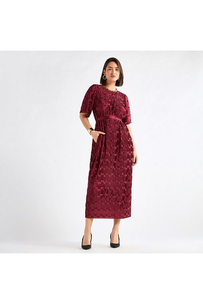 FAV Textured Round Neck Dress with Short Sleeves and Tie-Up Belt