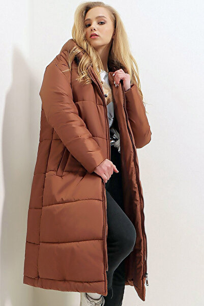 MissKybele İp Büzgülü Kapüşonlu İki Yan Cepli Astarlı Fermuar Kapamalı Diz Altı Midi Boy Şişme Mont