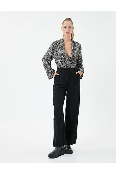 Koton Geblümte, zweireihige Crop-Bluse, übergroße, lange A-Linien-Ärmel aus Viskosestoff
