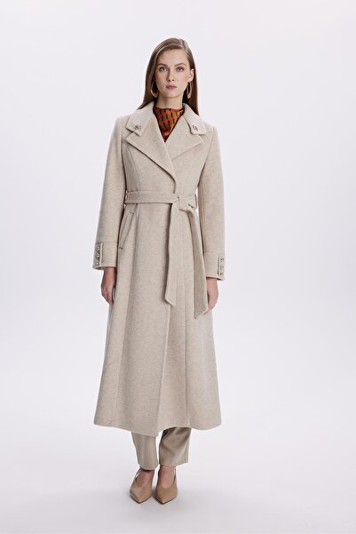 Zühre معطف باللون البيج مع طية صدر السترة المطرزة بحزام 13655
