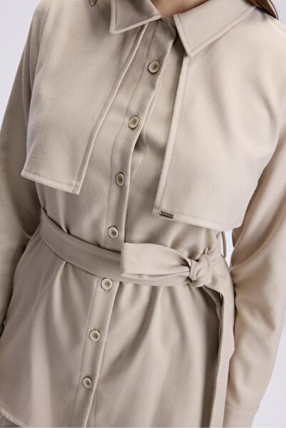 Zühre Σετ μπεζ δύο τεμαχίων με λεπτομέρεια με κουμπιά TK-1359