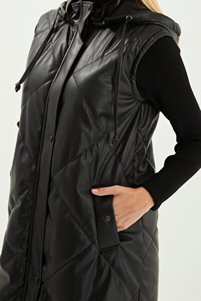 Zühre Kapüşonlu Cep Detaylı Siyah Deri Yelek Y-0075