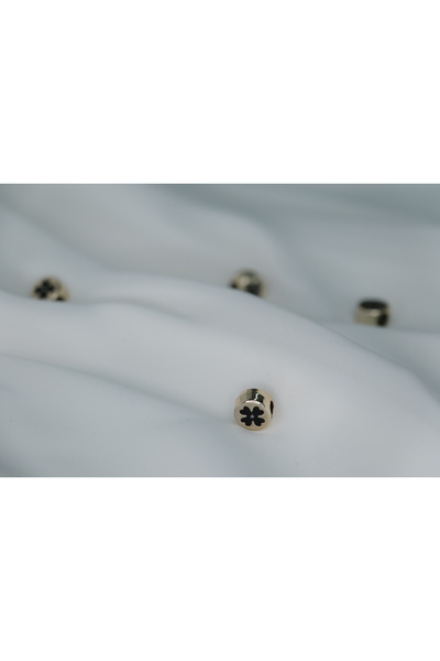 CYB STUDİO YONCA DESENLİ BONCUK PASLANMAZ ÇELİK CHARM