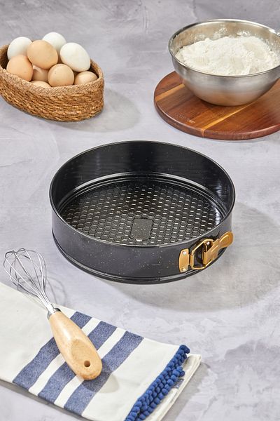 Cooker Clamped Steel Cake Mold 28 cm