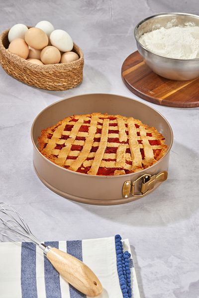 Cooker Clamped Steel Cake Mold 26 cm