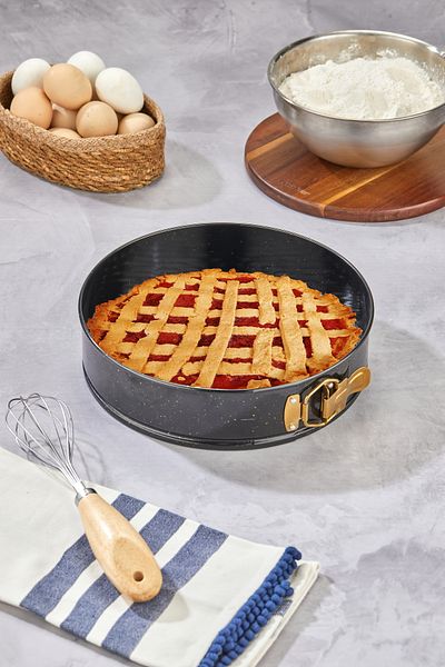 Cooker Clamped Steel Cake Mold 26 cm